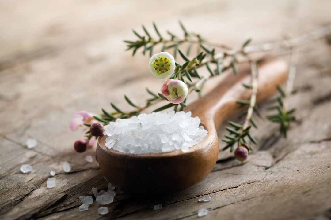 Some people have been able to overcome toenail fungus with sea salt baths. 